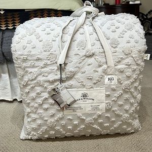 NWT Bee & Willow Woven Diamonds King Comforter set in light gray